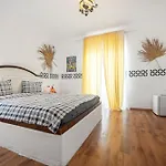 Lawanda9